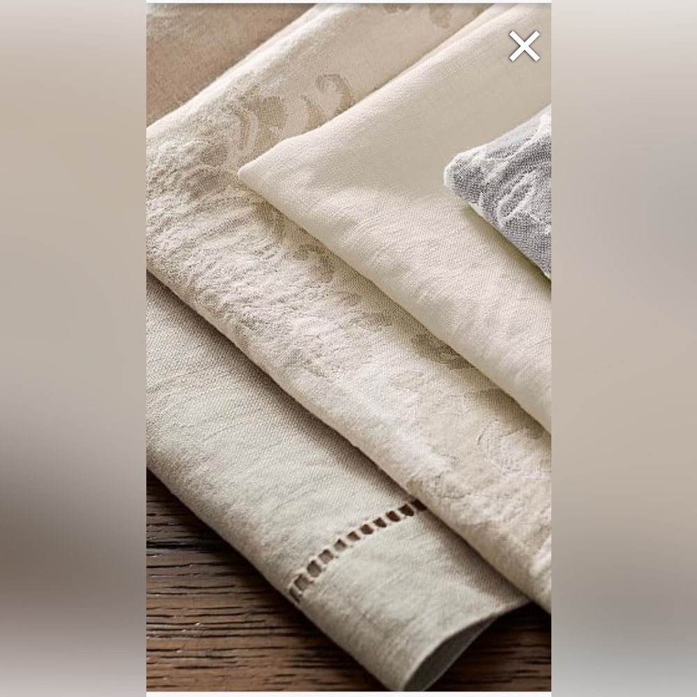 Pottery barn (1)  jacquard medallion table runner and ( 16) matching napkins new - Picture 3 of 4